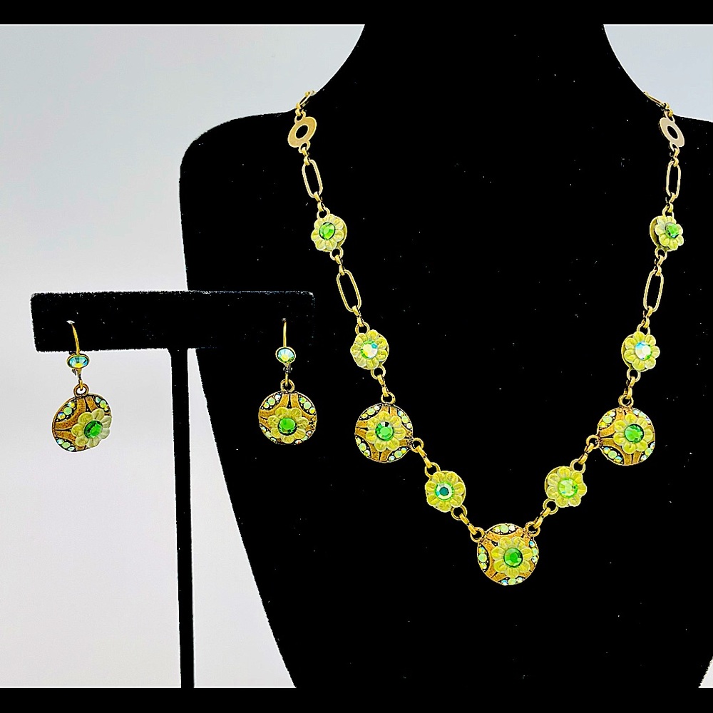 Belladonna jewelry 2 pc.set. Made in Canada